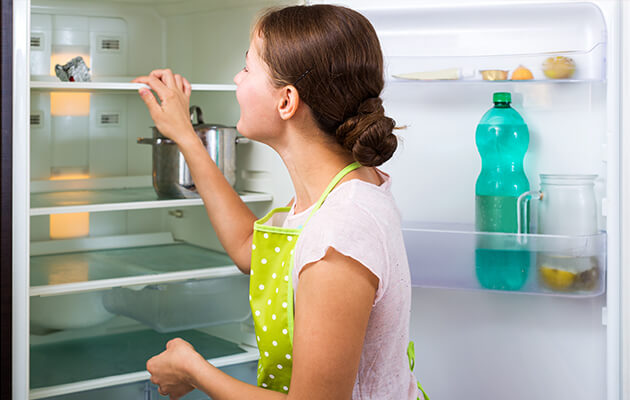 Come pulire il frigorifero dai residui di detersivo?