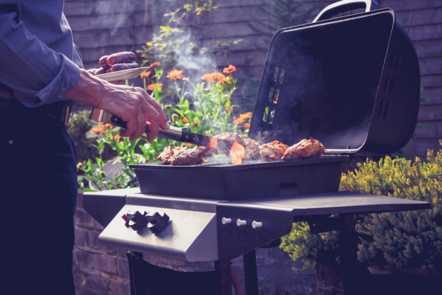 Pulire il barbecue: 10 metodi semplici e naturali