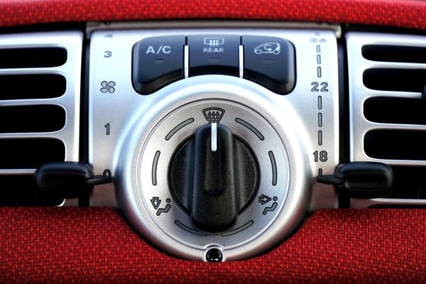 Il climatizzatore dell’auto: come mantenerlo pulito e attivo
